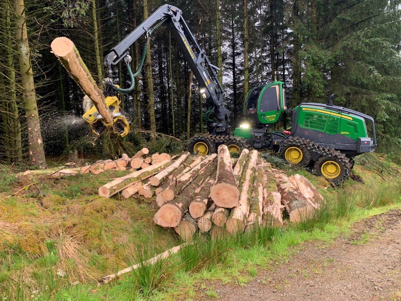 Аренда харвестера John Deere 1270G 8WD